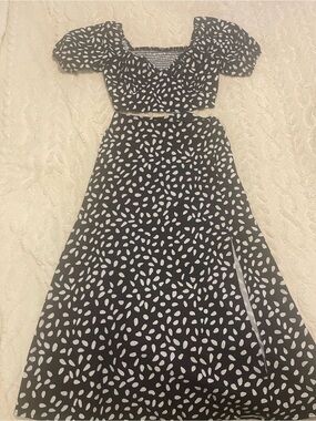 Black & White Puff-Sleeve Crop Top and Skirt Set